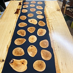 tisch resin holzscheiben