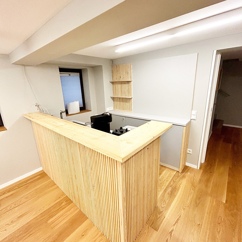 Bild einer Theke aus Holz